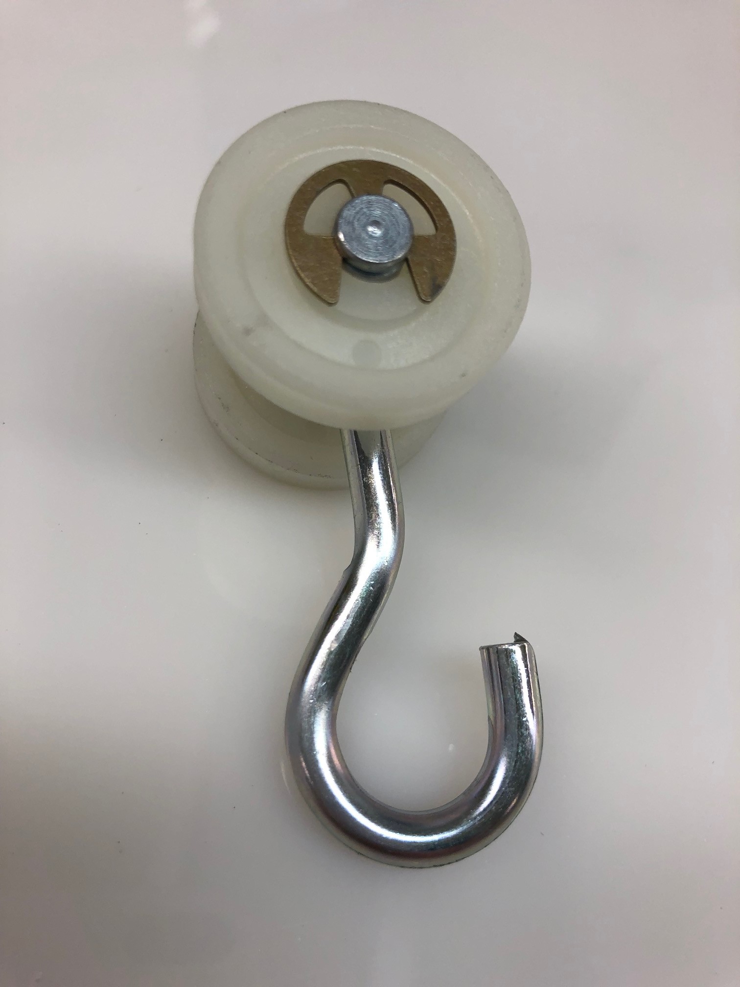 Stock Nylon Roller with 1 hook - 30 lb capacity